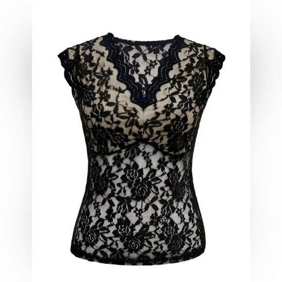Black lace v neck sleeveless top NEW in package - Picture 3 of 6
